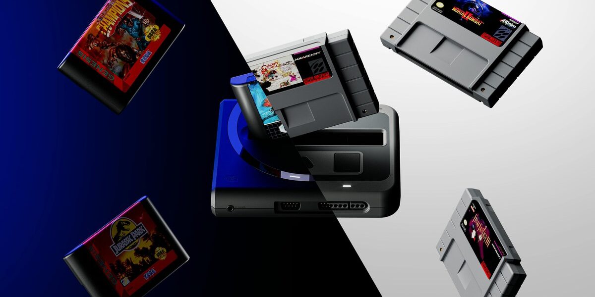 Analogue'un resmi görseli: Mega Sg+ ve Super Nt+ konsolları ile etraflarında süzülen Genesis ve Super Nintendo kartuşları