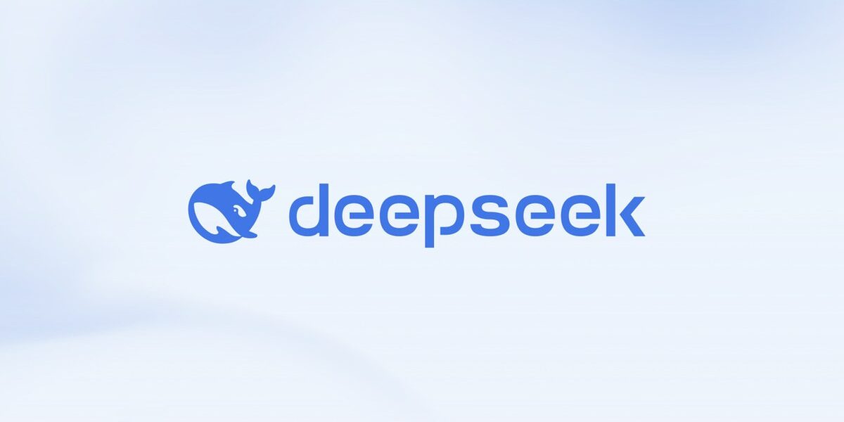 DeepSeek'in resmi görseli: açık mavi zemin üzerinde mavi balina simgeli DeepSeek logosu
