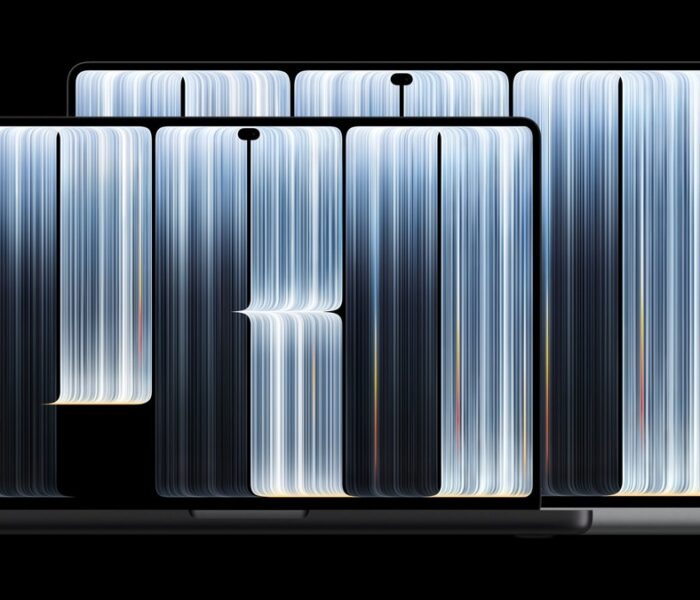 Apple'ın resmi görseli: 14 ve 16 inç PROLED XDR ekranlı yeni MacBook Pro modelleri yan yana