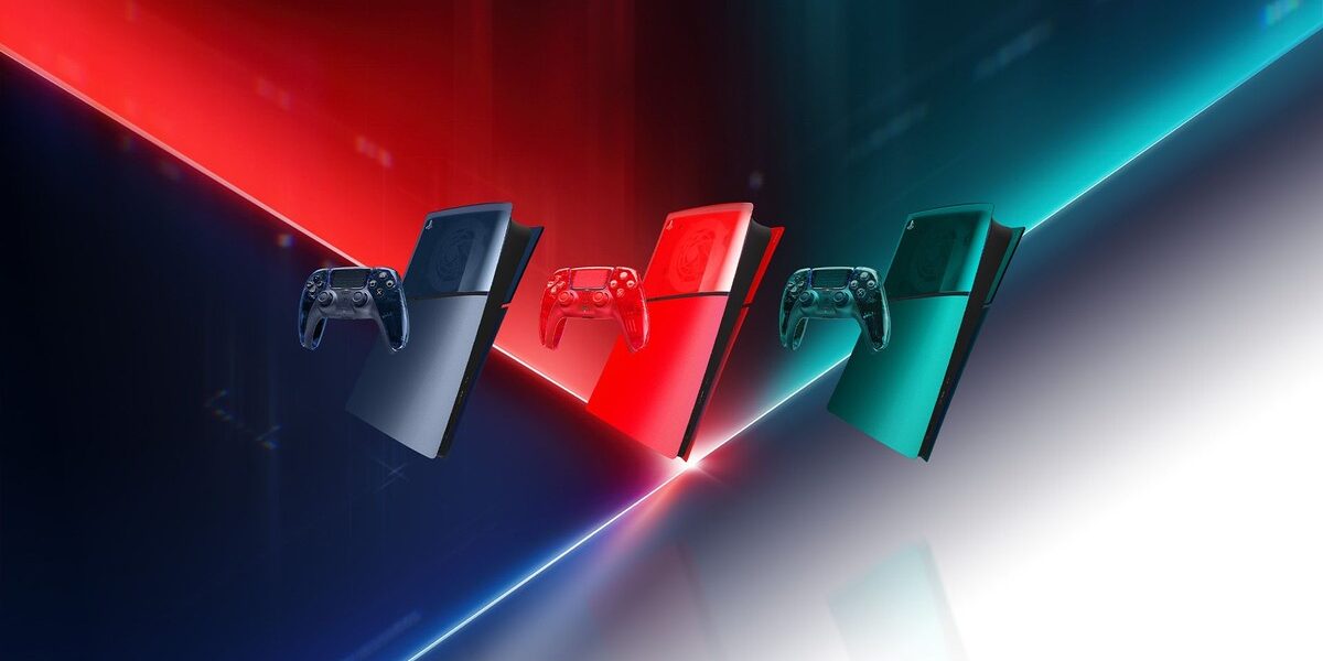 Sony'nin resmi Prism Collection görseli: şeffaf DualSense kontrolcüler ve PS5 kapakları