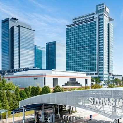 Samsung Electronics kampüsü ve Samsung logolu giriş, Samsung Newsroom resmi görseli