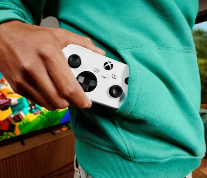Xbox Nano Controller resmi ürün görseli — cebe sığan beyaz oyun kolu